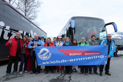 Alle Teilnehmer glücklich nach einem tollen Skitag